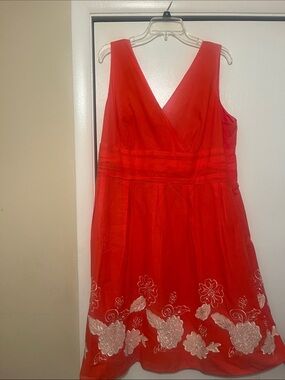 dressbarn Red Sleeveless V-Neck Midi Dress with White Floral Hem